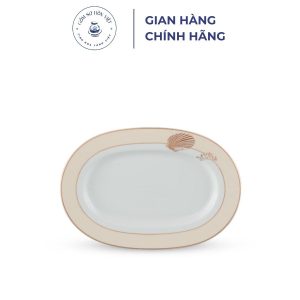Kỹ lưỡng từ khâu nguyên liệu đến quy trình sản xuất, trau chuốt từ kiểu dáng đến màu sắc hoa văn, bộ bàn ăn Camellia mang phong cách mới mẻ với họa tiết nghêu, sò, ốc, hến... như thổi cả làn gió biển tươi mát vào tâm hồn. Cộng với gam màu trắng-kem nhẹ nhàng, trang nhã, Hương Biển Kem luôn tạo cho người khác cảm giác sảng khoái, mọi bực dọc sau ngày làm việc mệt mỏi như tan biến trước thiên nhiên biển cả tuyệt vời