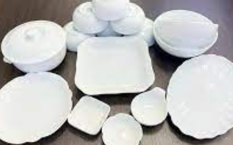 Bát sứ bát trạng với họa tinh trắng tinh đơn giản